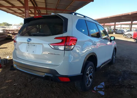 2023 Subaru Forester Premium z USA, uszkodzony, nr VIN JF2SKAECXPH443846